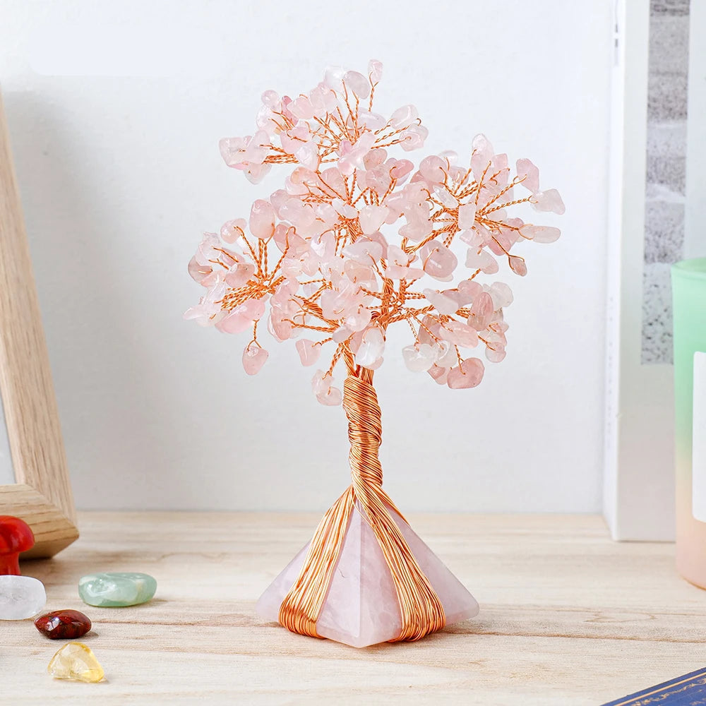 Sculpture Arbre de Vie en cristaux de quartz rose avec base en pyramide, 13 cm, pour harmoniser les chakras.